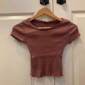 Cute ribbed light maroon shirt